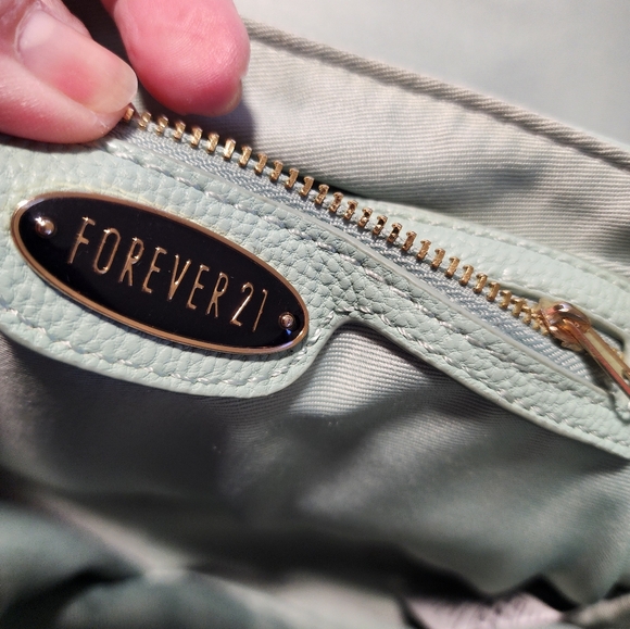 Forever 21 Quilted Mint Green Shoulder Bag with Gold Chain - Picture 5 of 16